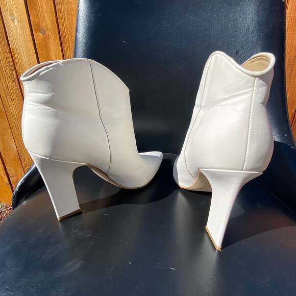 Marc Fisher LTD White Leather Pointed Toe Ankle Booties - Picture 7 of 12